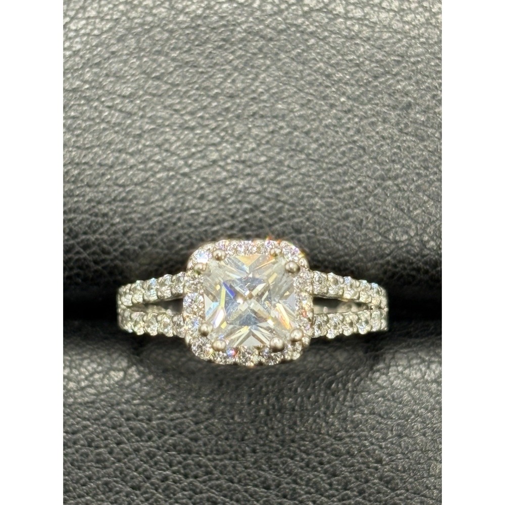 EUC Sterling Silver Cubic Zirconia Halo Ring Size 6 925 H3